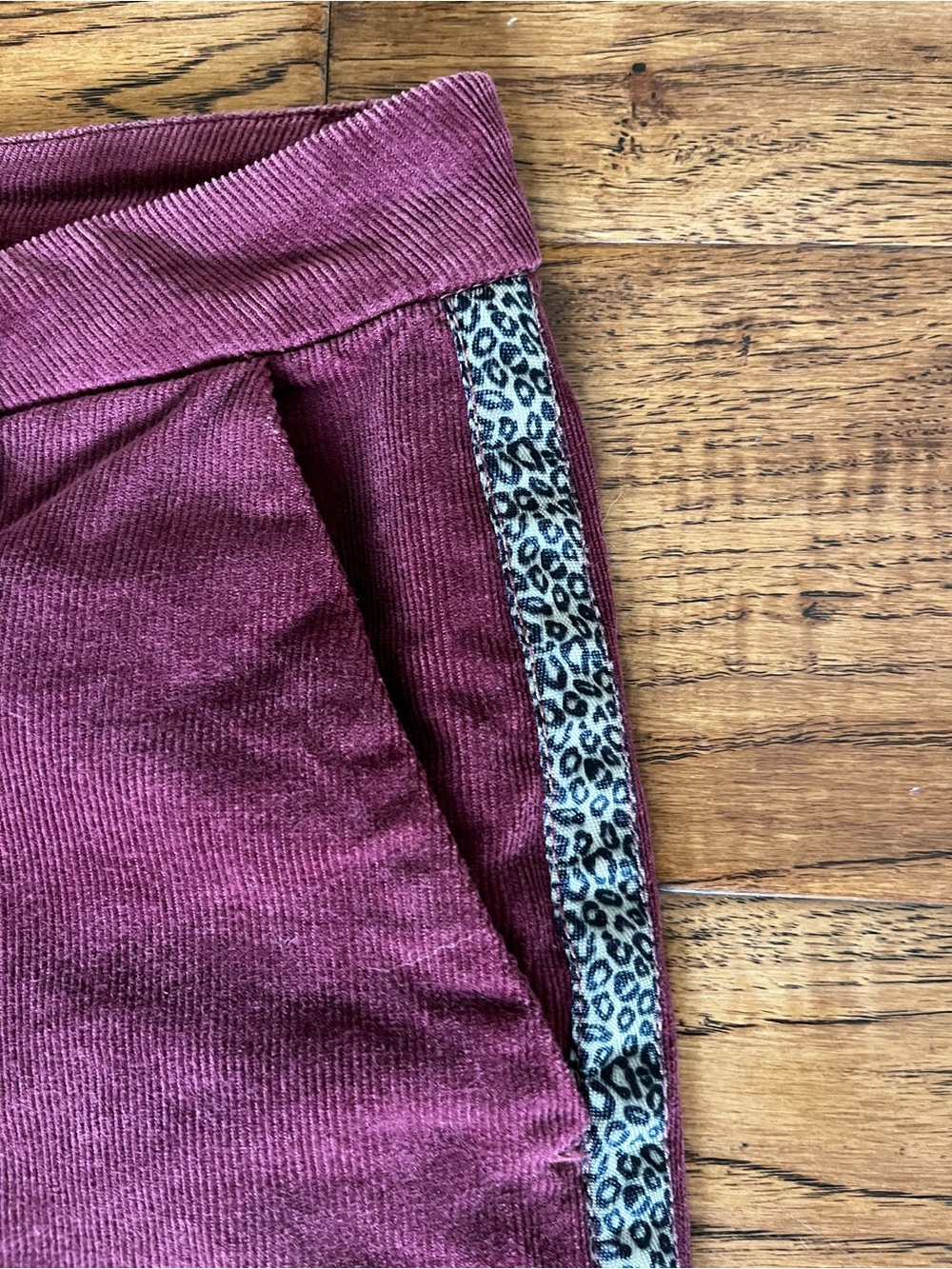 Sundry Women’s Boyfriend Pants in Red Corduroy, Size 28 - Picture 3 of 4